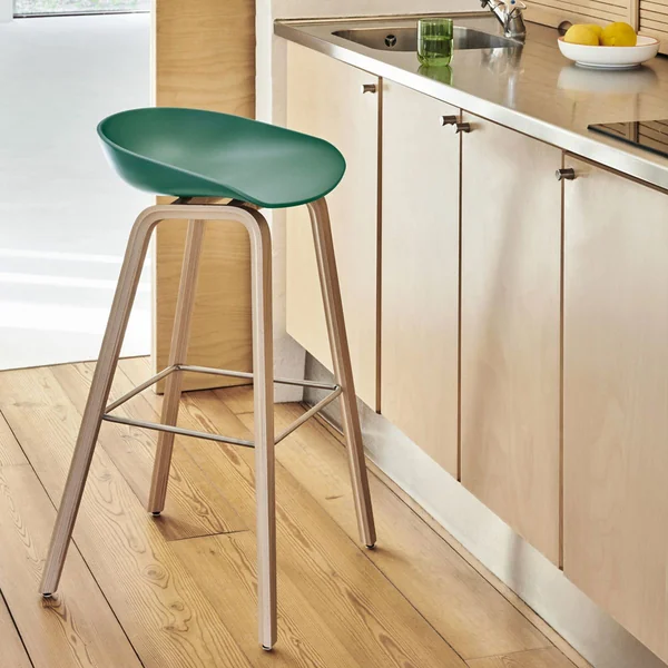 About a stool tabouret 75 pied bois - Hay