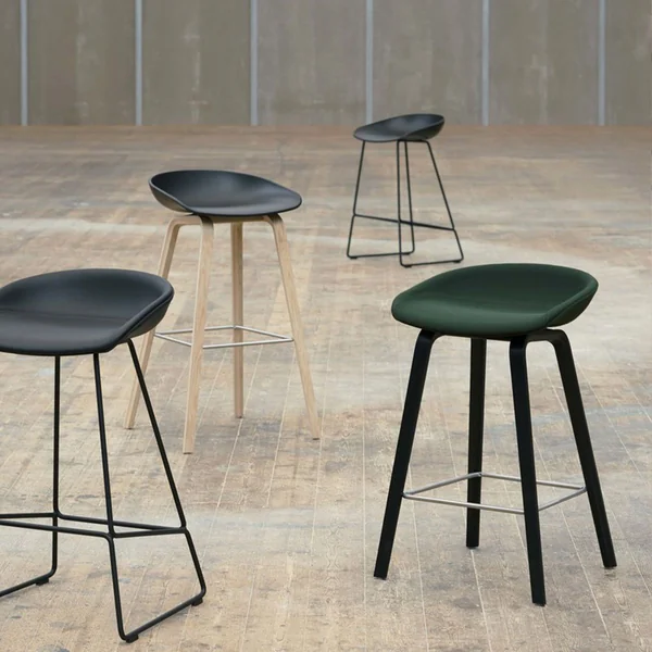 About a stool tabouret 75 pied bois - Hay