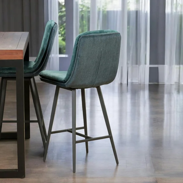 Chaise de bar en velours bleu à double coussinage (lot de 2) OKA