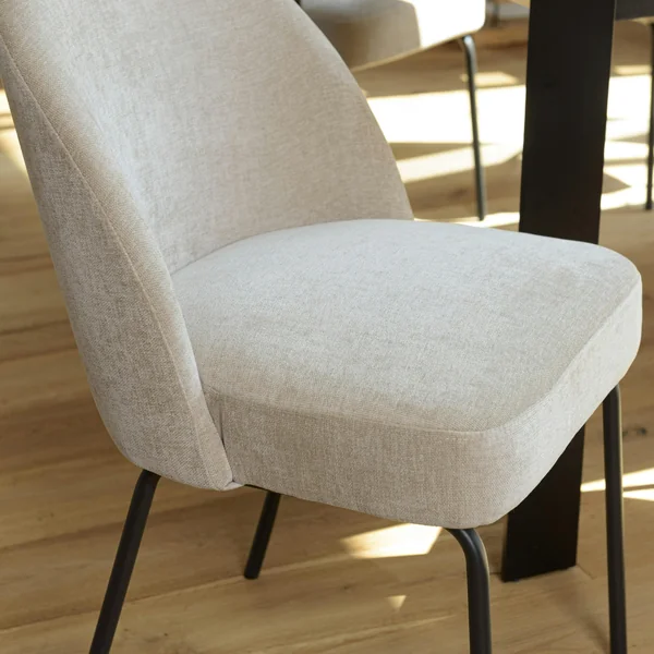 Chaise moderne tissu sable pieds métal noir (lot de 2) TIM