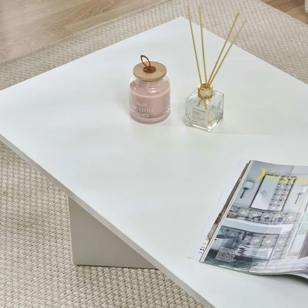 PIER IMPORT Table Basse Moderne Blanche Effet Laque - Pieds En V Marfa