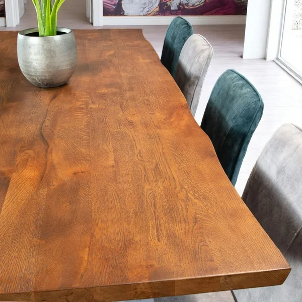 Table à manger en bois de chêne bordures naturelles 240 cm OKA
